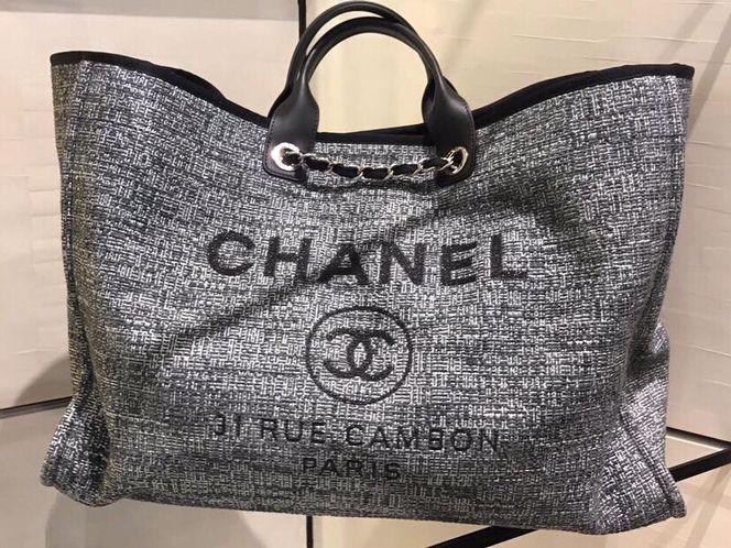 【 CHANEL】シャネル 大きなチャコールキャンバスドーヴィルトートTOTE - 画像 (4)