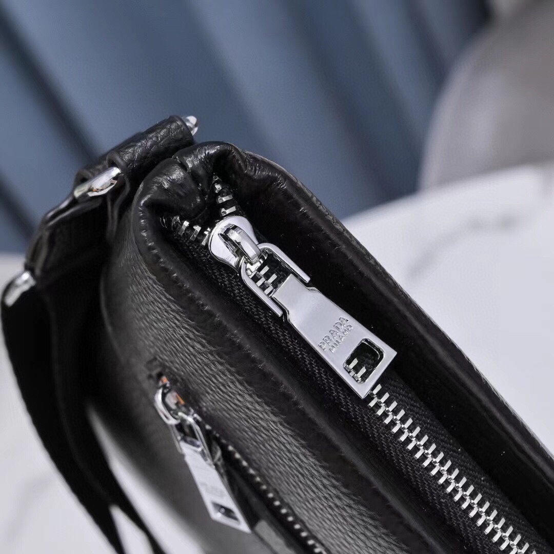 【 PRADA 公式旗艦店】プラダ ショルダーバッグ 当日出荷 好評に付き再入荷!23*27*5CM - 画像 (3)