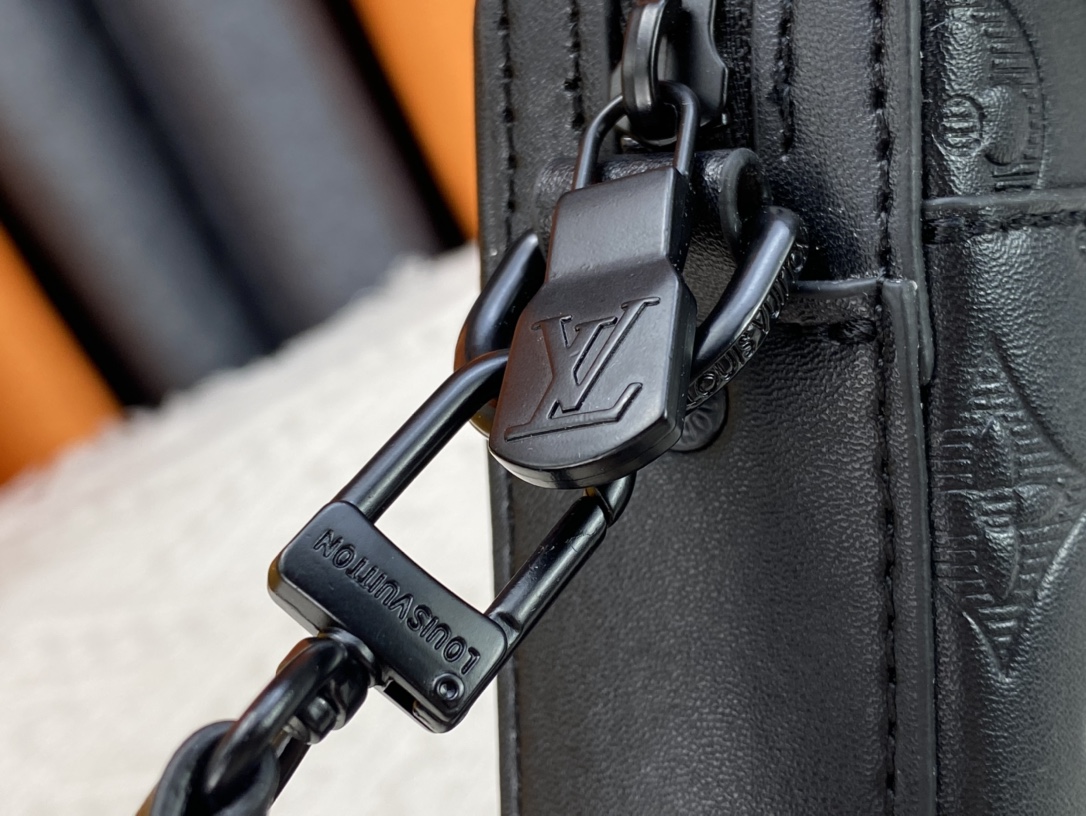 ★Louis Vuitton★フルレザー型押しメッセンジャーバッグ SPRINTER メッセンジャーバッグ M69827 M69443 - 画像 (6)