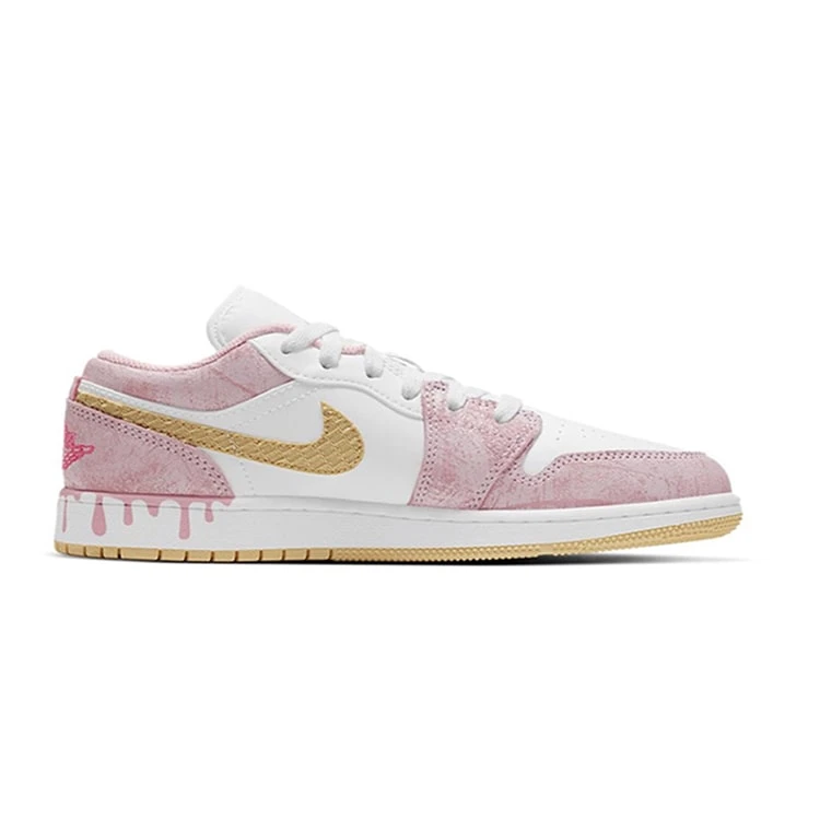 大人も履ける*NIKE Air Jordan 1 Low GS 'Strawberry Ice Cream' - 画像 (3)