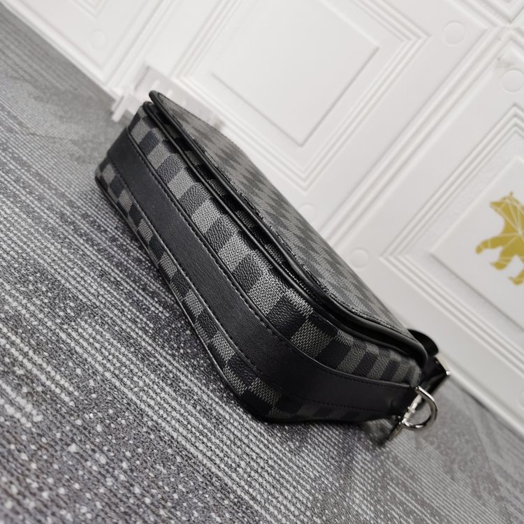 Louis Vuitton (ルイヴィトン) メッセンジャーバッグ 23.5x14x5cm - 画像 (27)