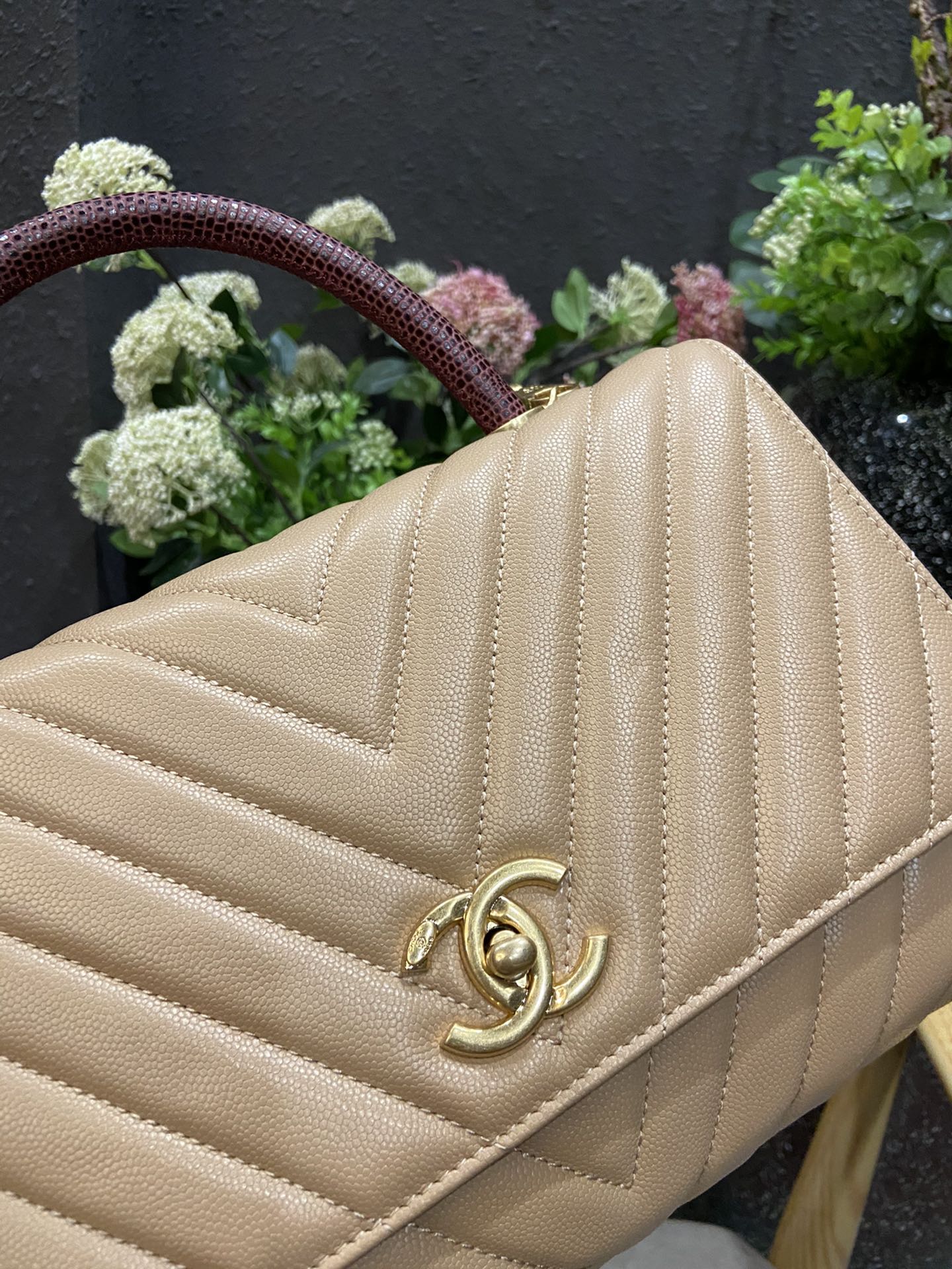 Chanel Cowhide handbag 92991 - 画像 (17)