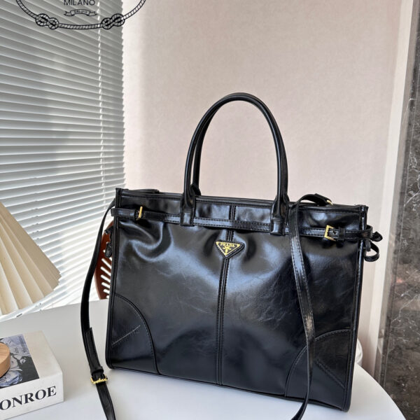 【PRADA 公式旗艦店】 プラダ 斜めがけバッグ当日出荷 好評に付き再入荷38*30CM