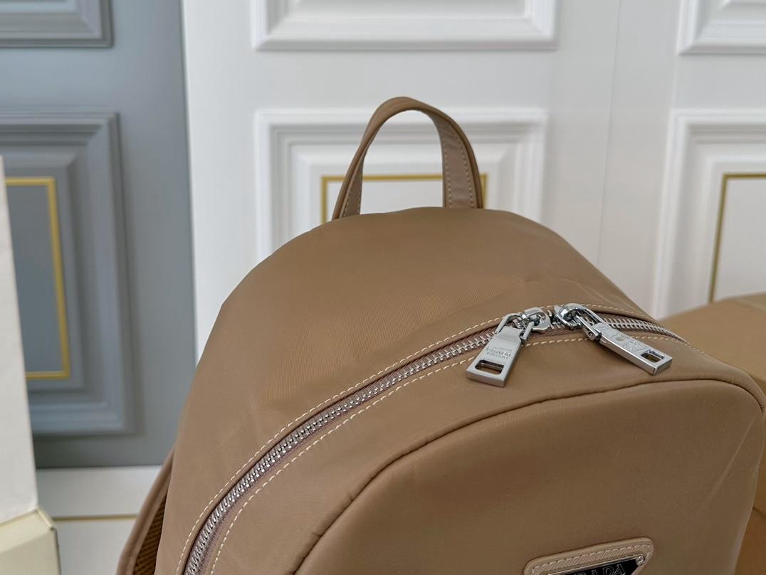 【PRADA 公式 旗艦店】プラダ リュックサック当日出荷 好評に付き再入荷!31*36CM 240719 - 画像 (3)