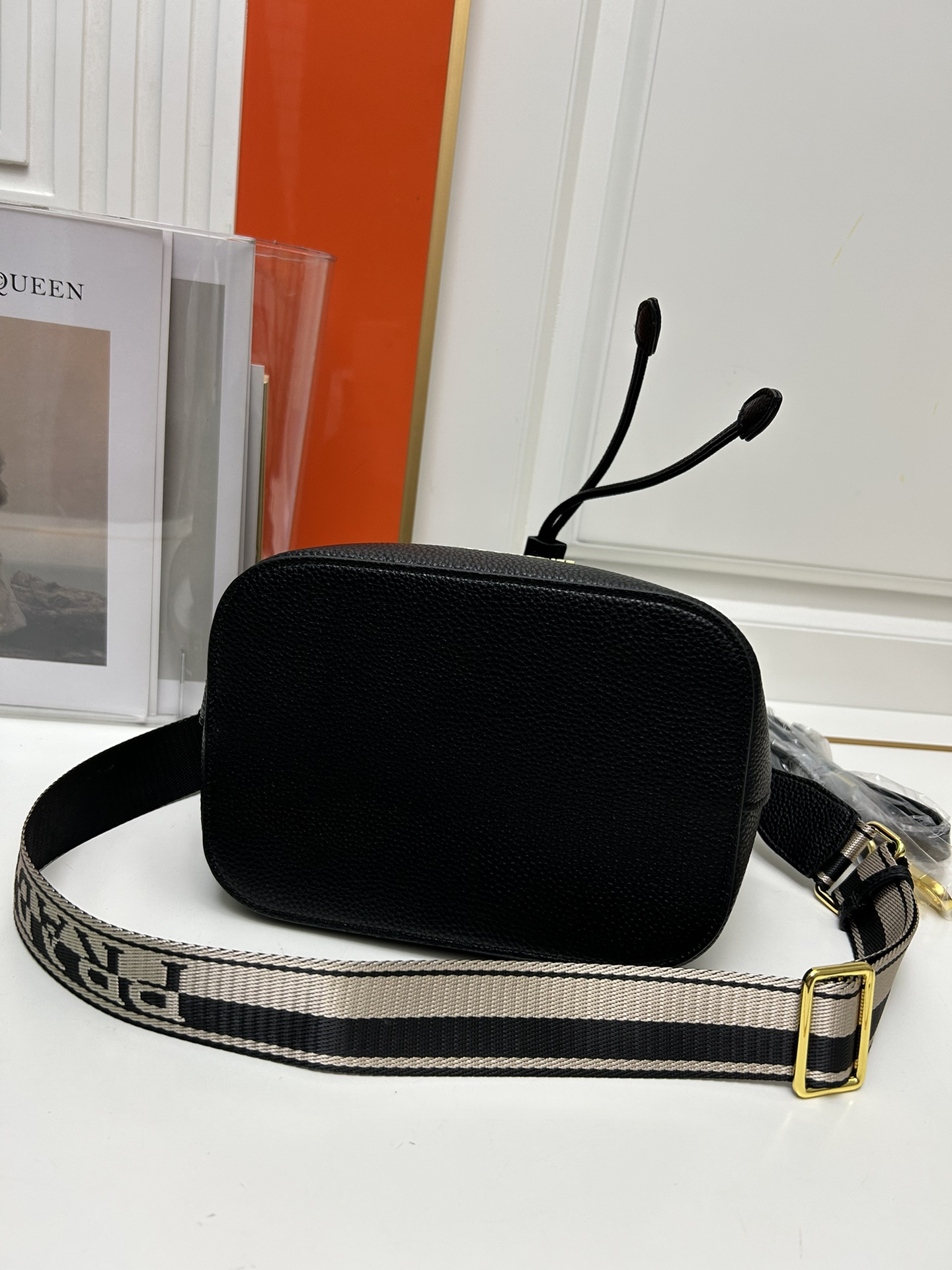 【PRADA 公式旗艦店】プラダ ハンドバッグ 当日出荷 好評に付き再入荷!21*25*15CM - 画像 (9)