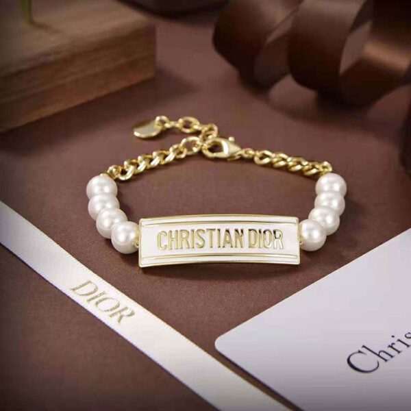 🔥2 個購入すると、最低価格の 1 個が無料になります🔥【50%オフ+配送無料】🎁黒と白のパールエナメルブレスレット