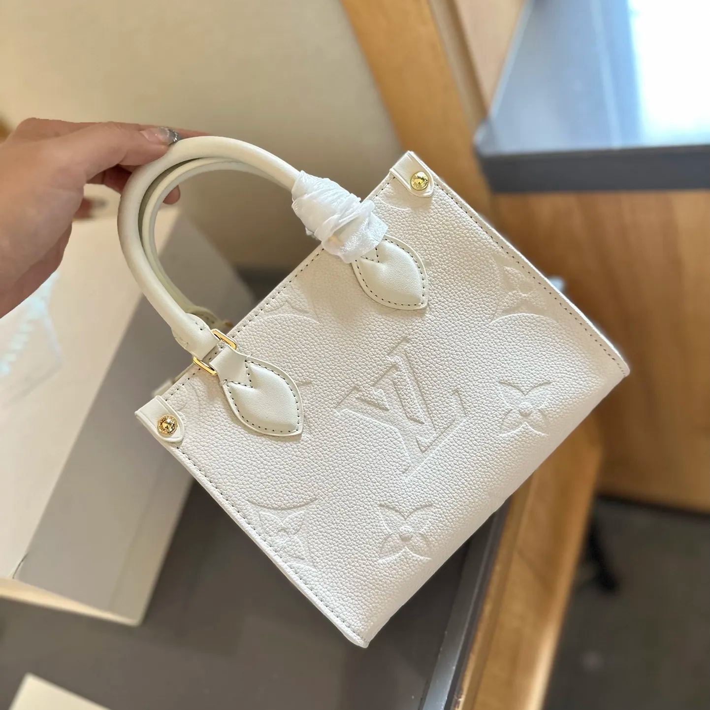 Louis Vuitton◇OnTheGo ハンドバッグは、モノグラム アンプラント レザーのエレガンスを解き放ちます - 画像 (8)