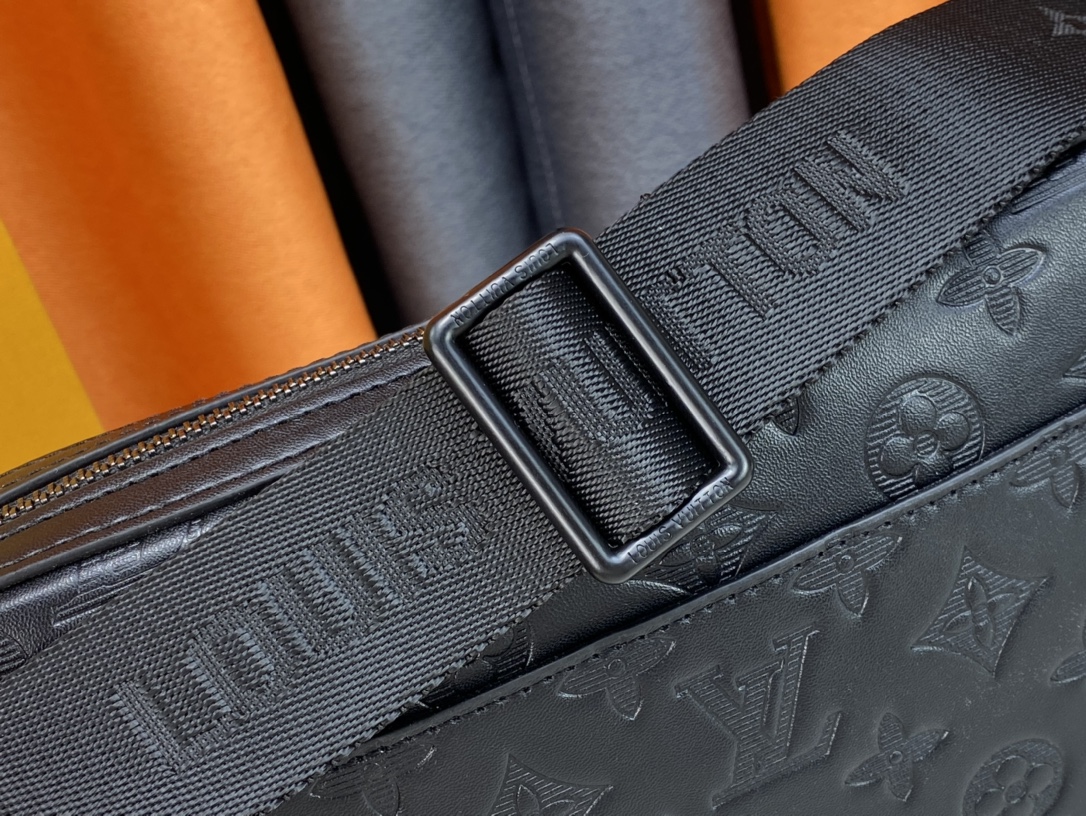 ★Louis Vuitton★フルレザー型押しメッセンジャーバッグ SPRINTER メッセンジャーバッグ M69827 M69443 - 画像 (7)