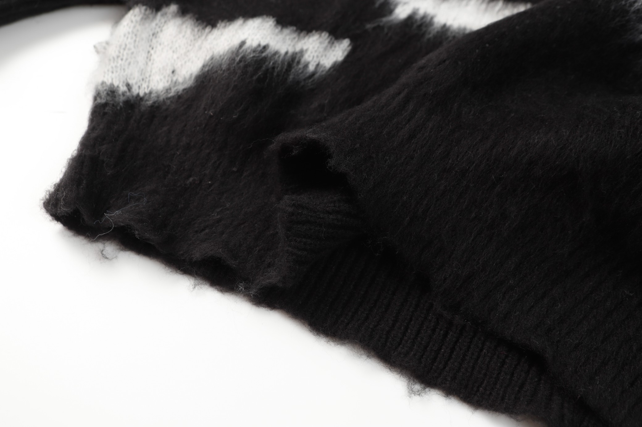 【BALENCIAGA 公式旗艦店】バレンシアガ セーター好評に付き再入荷! - 画像 (8)