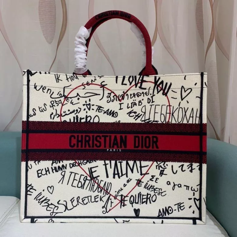 【DIOR】BOOK TOTE多色落書き模様の刺繍 ☆DIOR BOOK TOTEスモールバッグ☆ - 画像 (3)