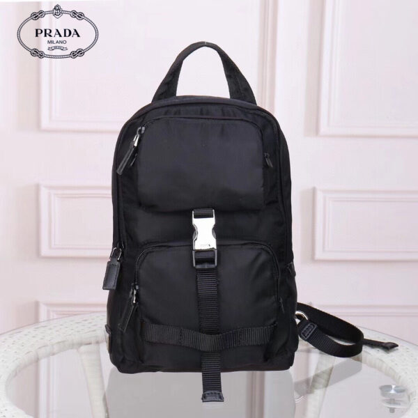 【PRADA 公式 旗艦店】プラダ 胸ポケット当日出荷 好評に付き再入荷!30*20*7CM