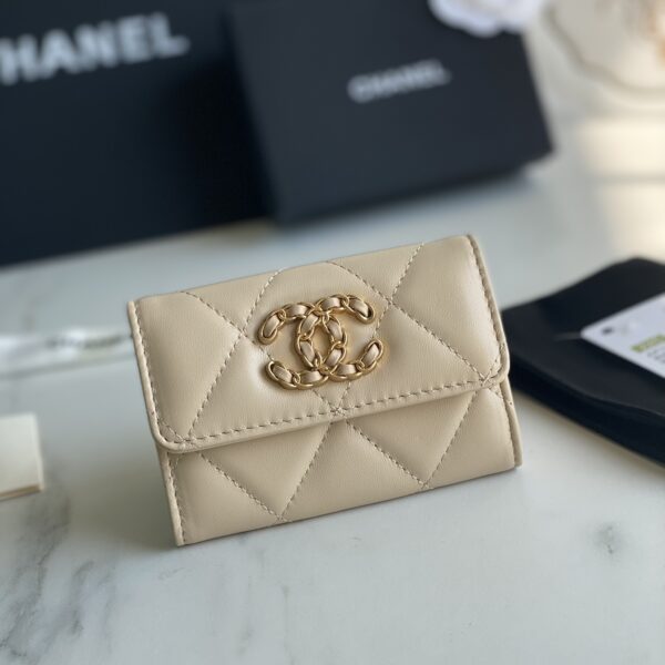 CHANEL 19 FLAP CARD HOLDER AP1790