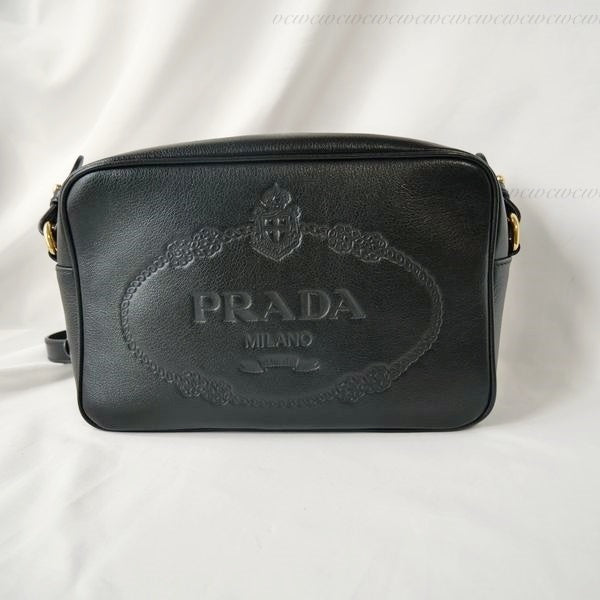 PRADA【国内発/関税込】ロゴプレート ブラックショルダーバッグ - 画像 (4)
