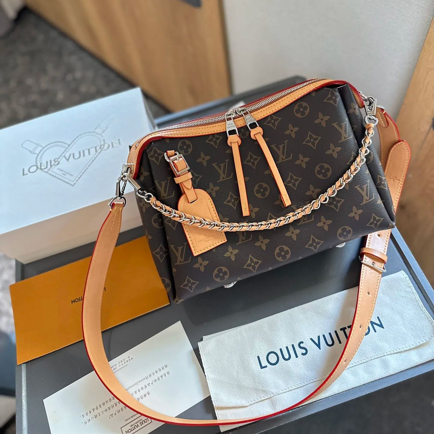 Louis Vuitton◇Lv ベラ トートバッグ - 画像 (5)