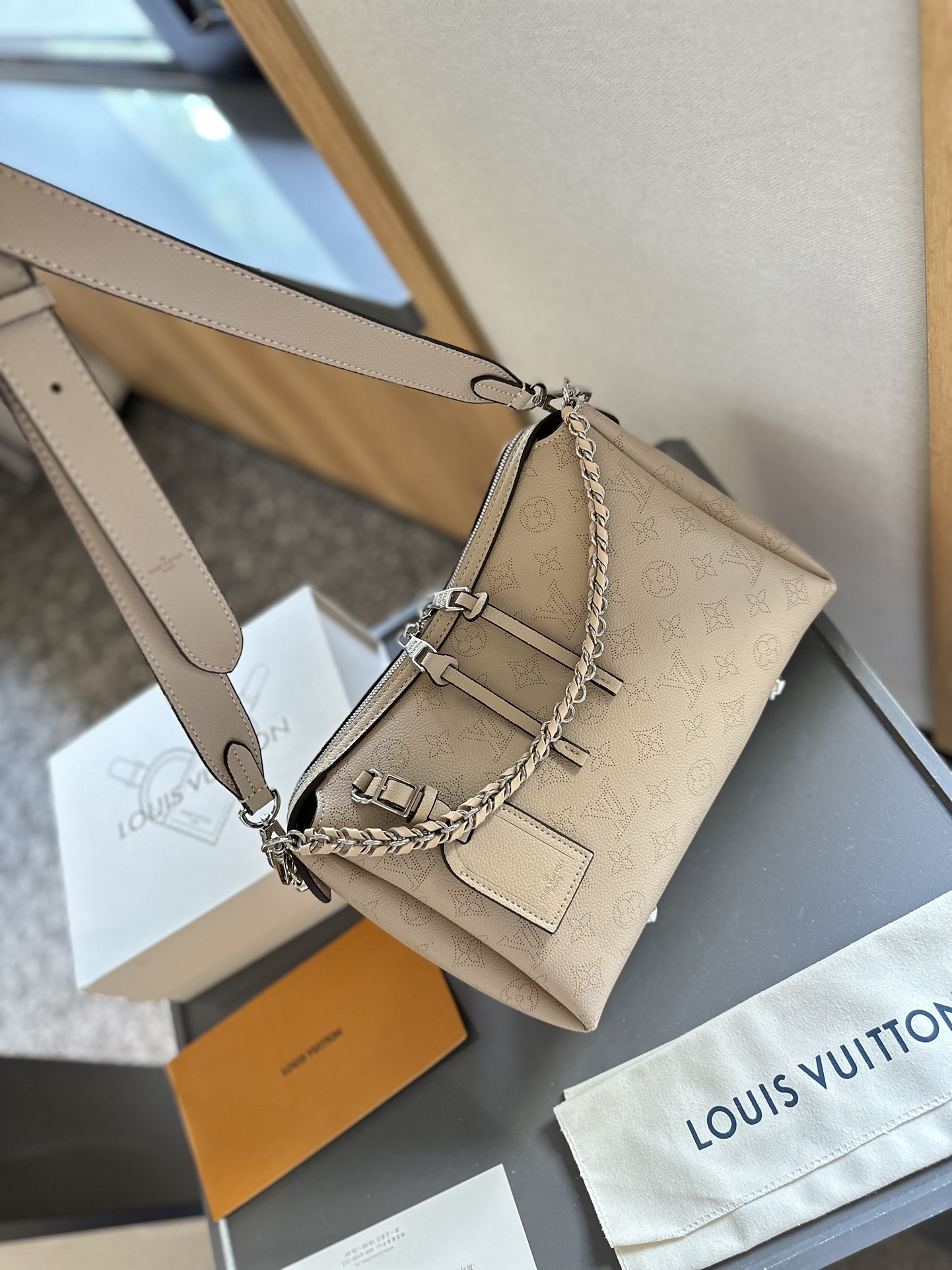 Louis Vuitton◇Lv ベラ トートバッグ - 画像 (14)