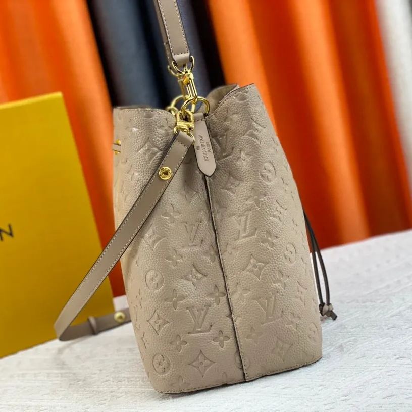 Louis Vuitton お洒落な【ネオノエバッグ MM】レザー 多用途 M45256 M45306 M44022 - 画像 (13)