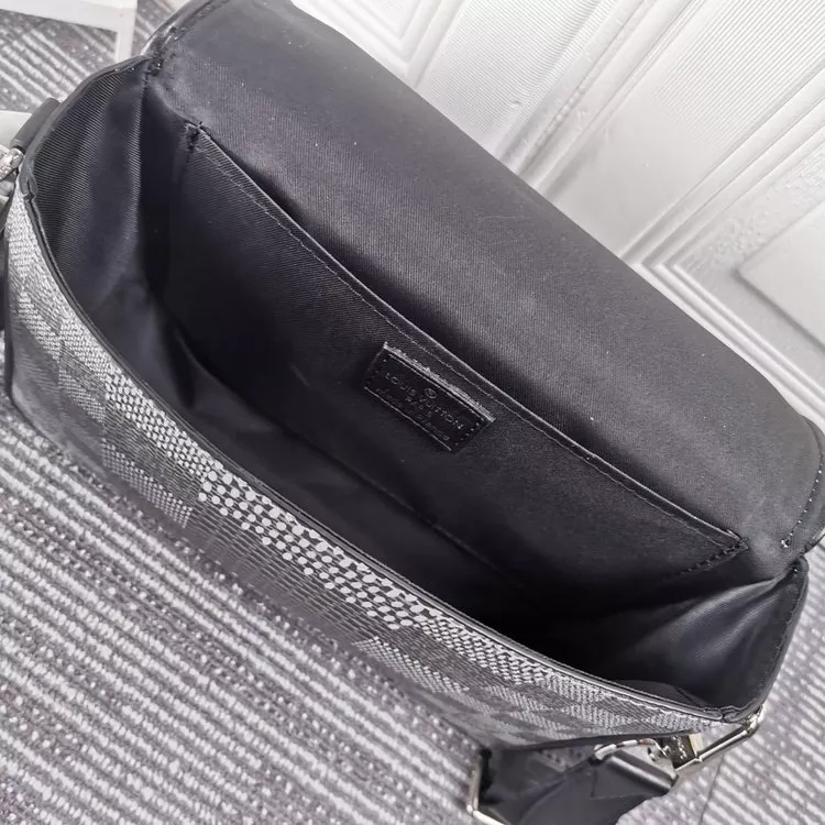 LOUIS VUITTON ルイヴィトン メッセンジャーバッグ 23.5X14X5CM - 画像 (9)