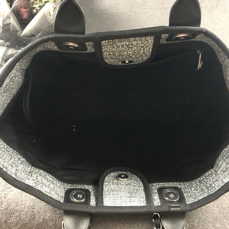 【 CHANEL】シャネル 大きなチャコールキャンバスドーヴィルトートTOTE - 画像 (6)