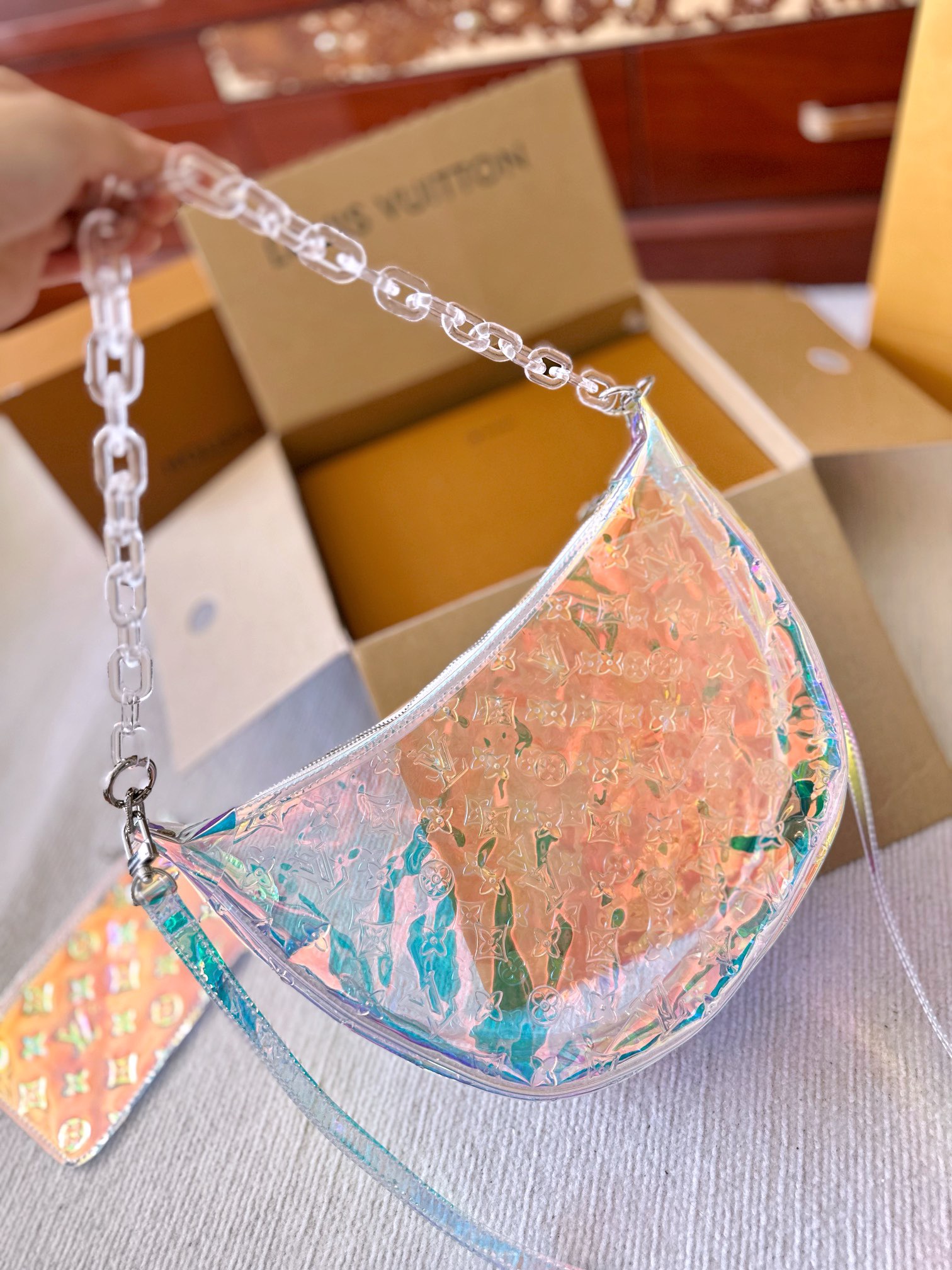 【LOUIS VUITTON】LOUIS VUITTON ゼリー感 メッセンジャーバッグ カラフルな反射素材 - 画像 (3)