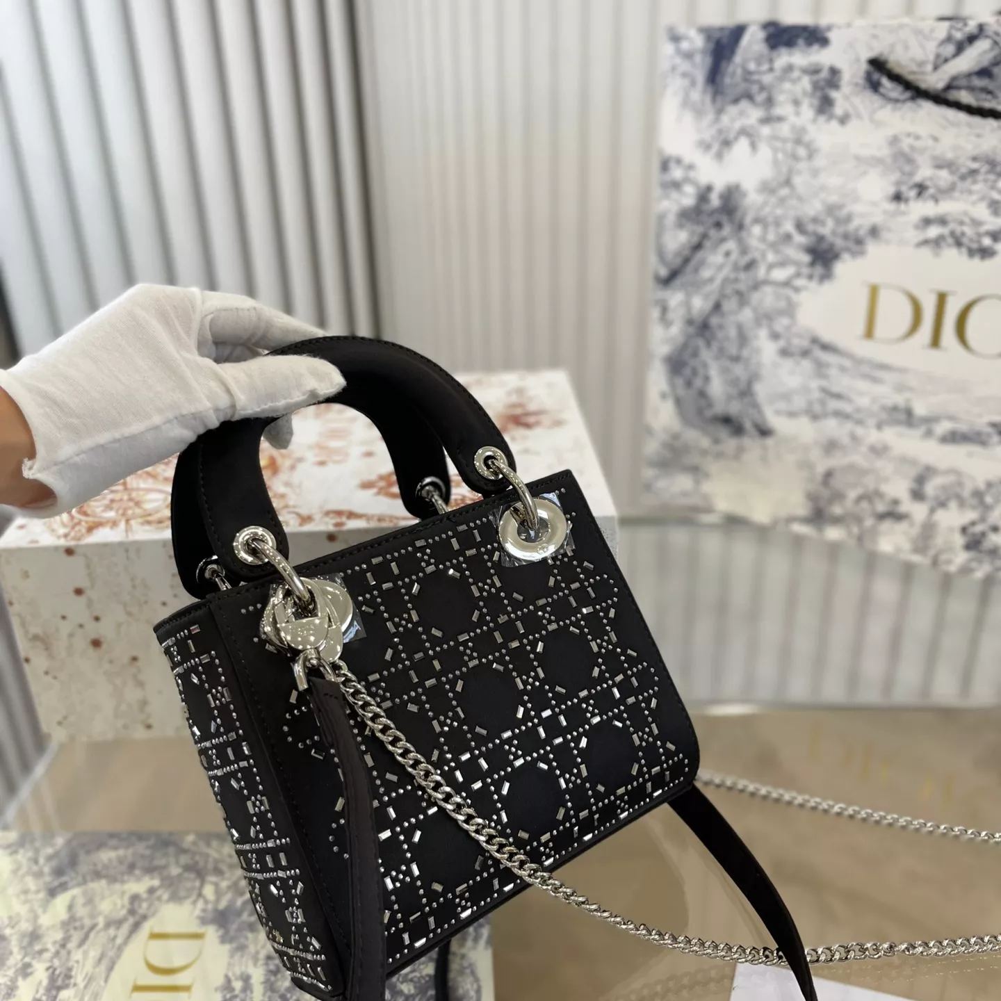 大人気♪ギフトDiorディオール定番の妃サテンバッグ - 画像 (8)
