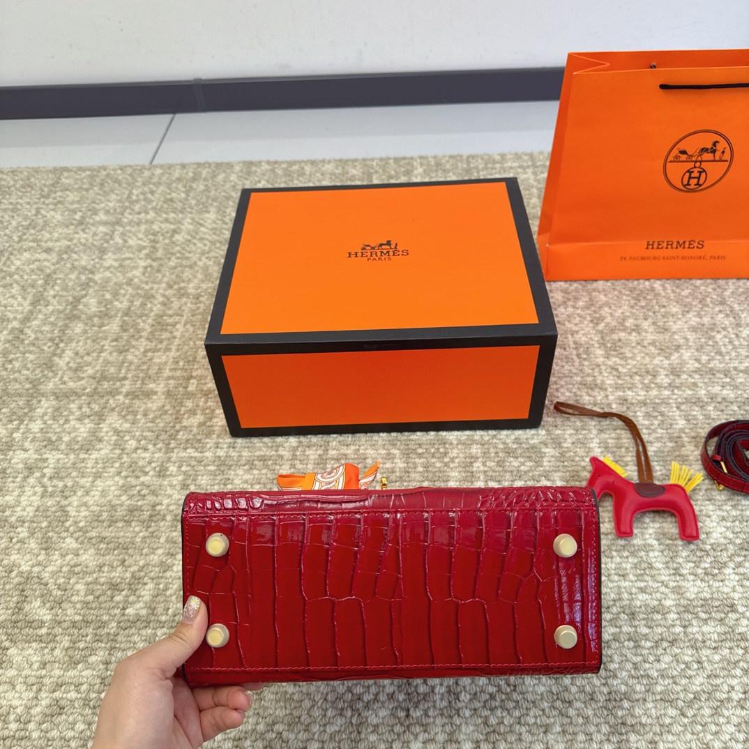 HERMES 高級ワニ革模様 プラチナバッグ - 画像 (5)