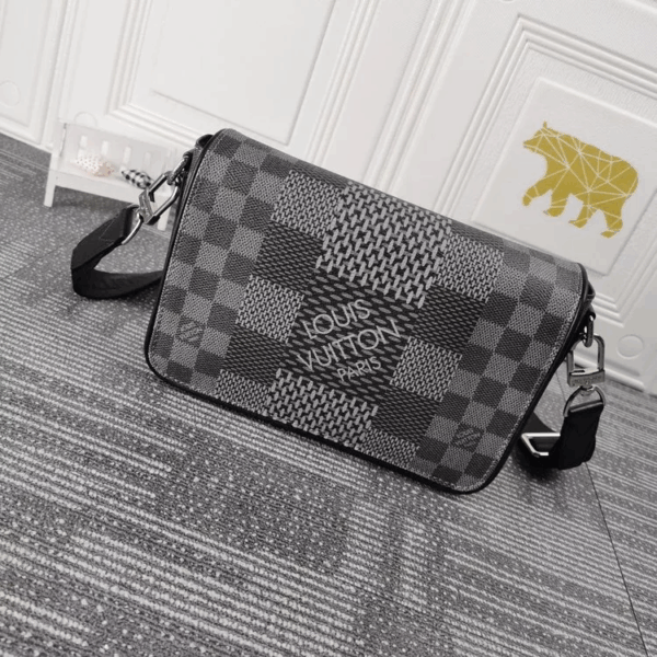 LOUIS VUITTON ルイヴィトン メッセンジャーバッグ 23.5X14X5CM