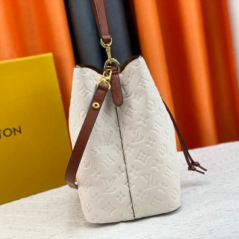 Louis Vuitton お洒落な【ネオノエバッグ MM】レザー 多用途 M45256 M45306 M44022 - 画像 (21)