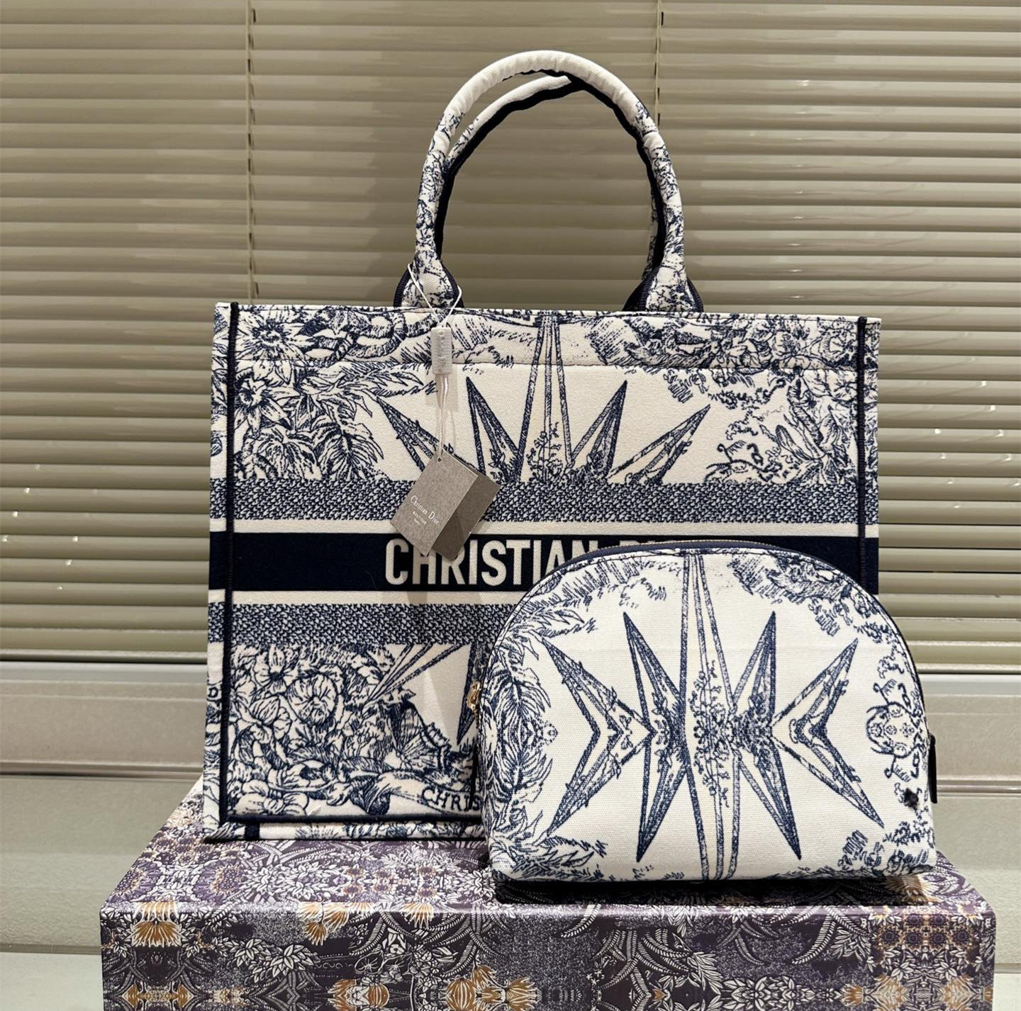 Dior tote 刺繍 ハンドバッグ 小さなバッグが付属しています - 画像 (3)