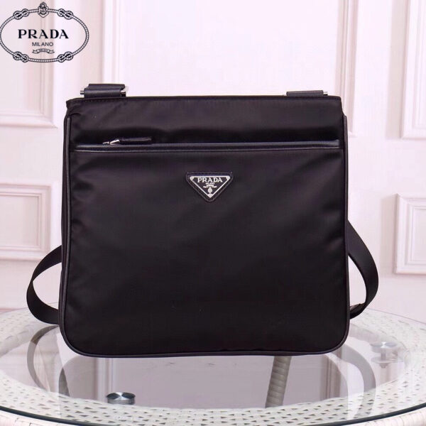 【PRADA 公式 旗艦店】プラダ 斜めがけバッグ 当日出荷 好評に付き再入荷！30*26*6CM