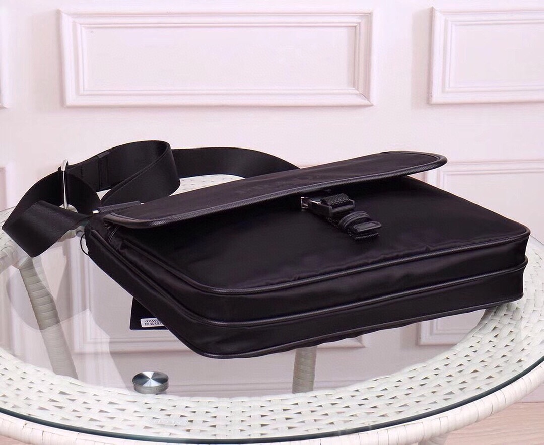 【PRADA 公式 旗艦店】プラダ 斜めがけバッグ 当日出荷 好評に付き再入荷!30*26*6CM - 画像 (9)