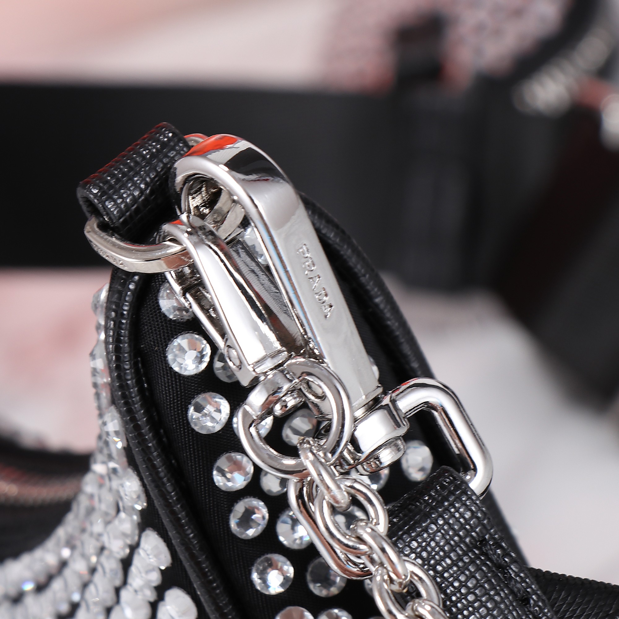 【PRADA 公式旗艦店】プラダ 斜めがけバッグ 当日出荷 好評に付き再入荷!22*16*6CM - 画像 (9)