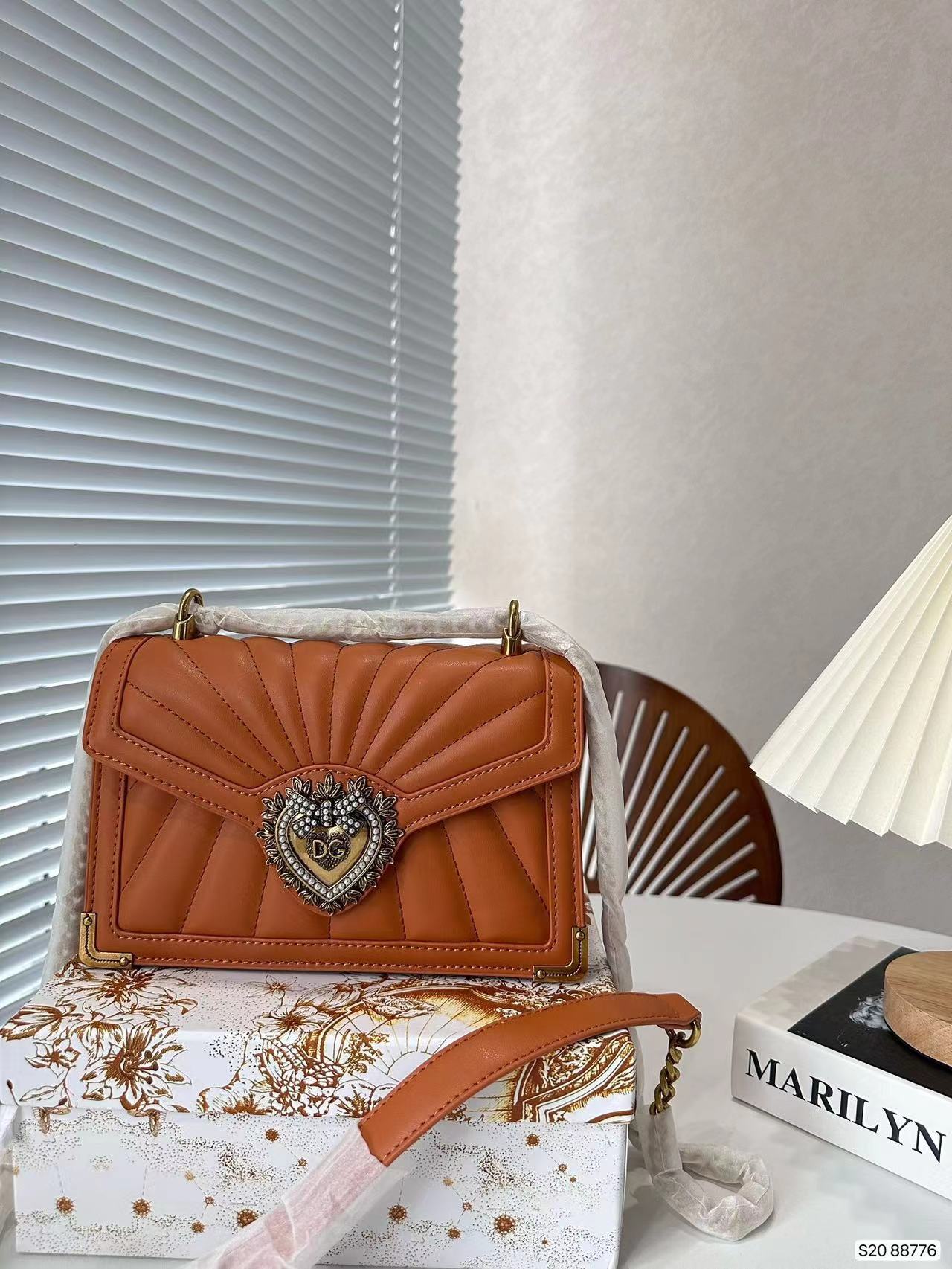 D&G DEVOTION ショルダーバッグ【送料無料】 - 画像 (6)