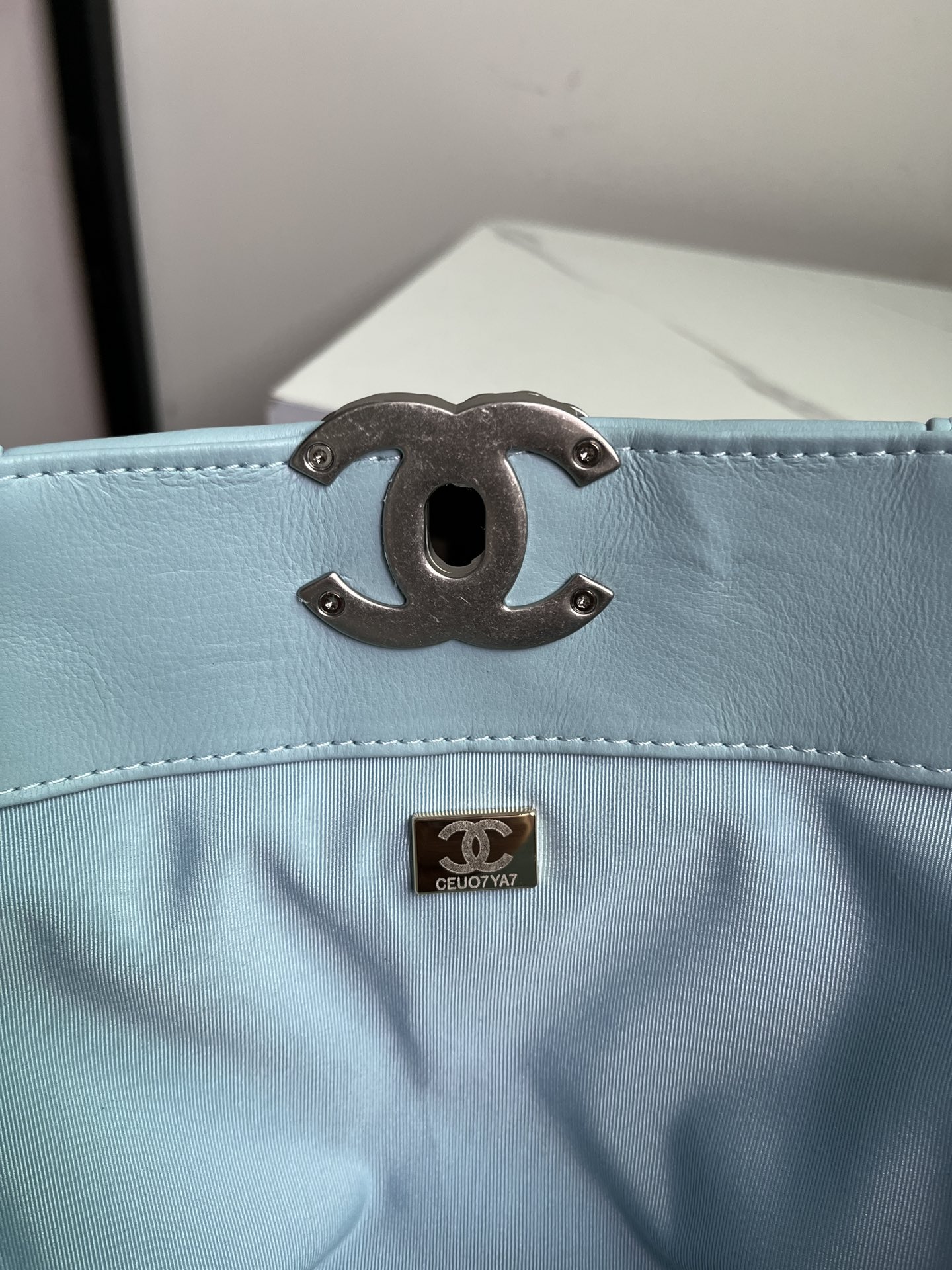 CHANEL 19 SHOPPING BAG 3360 - 画像 (3)