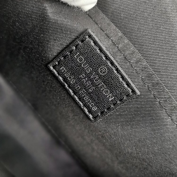 Louis Vuitton (ルイヴィトン) メッセンジャーバッグ 23.5x14x5cm - 画像 (32)