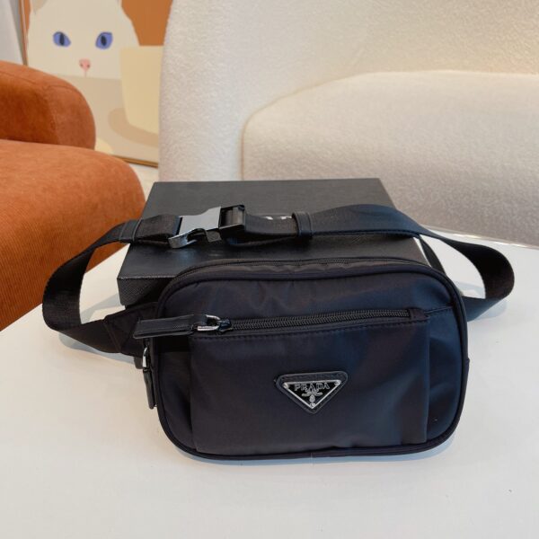 【Prada旗艦店】( プラダ ) バムバッグ 21x4x13 cm