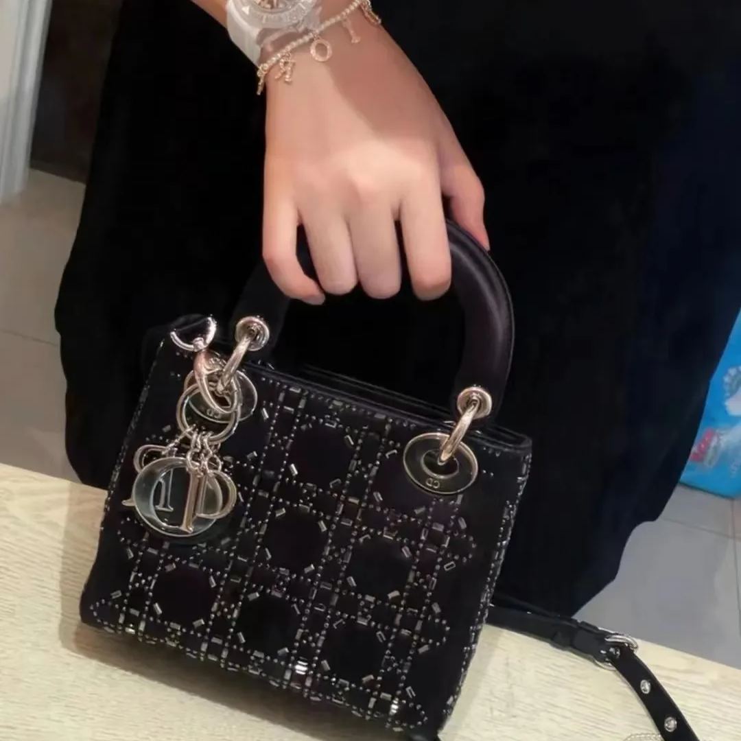 大人気♪ギフトDiorディオール定番の妃サテンバッグ - 画像 (4)