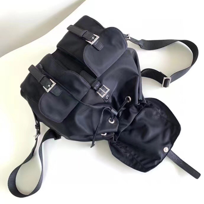 【PRADA 公式旗艦店】プラダ リュックサック当日出荷 好評に付き再入荷!32*30*15CM - 画像 (4)