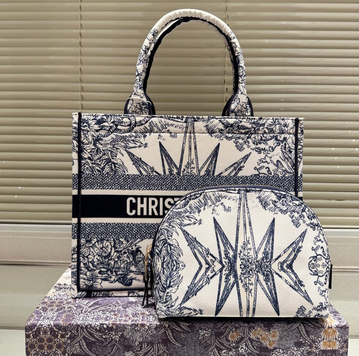 Dior tote 刺繍 ハンドバッグ 小さなバッグが付属しています - 画像 (4)