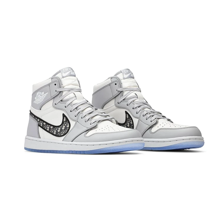 稀少なレアスニーカー!DIOR × Nike Air Jordan 1 HIGH OG ディオール ナイキ エアジョーダン1 コラボレーションモデル ハイカット スニーカー グレー 選べる サイズ 新品未使用 最新 人気 靴 稀少 - 画像 (4)