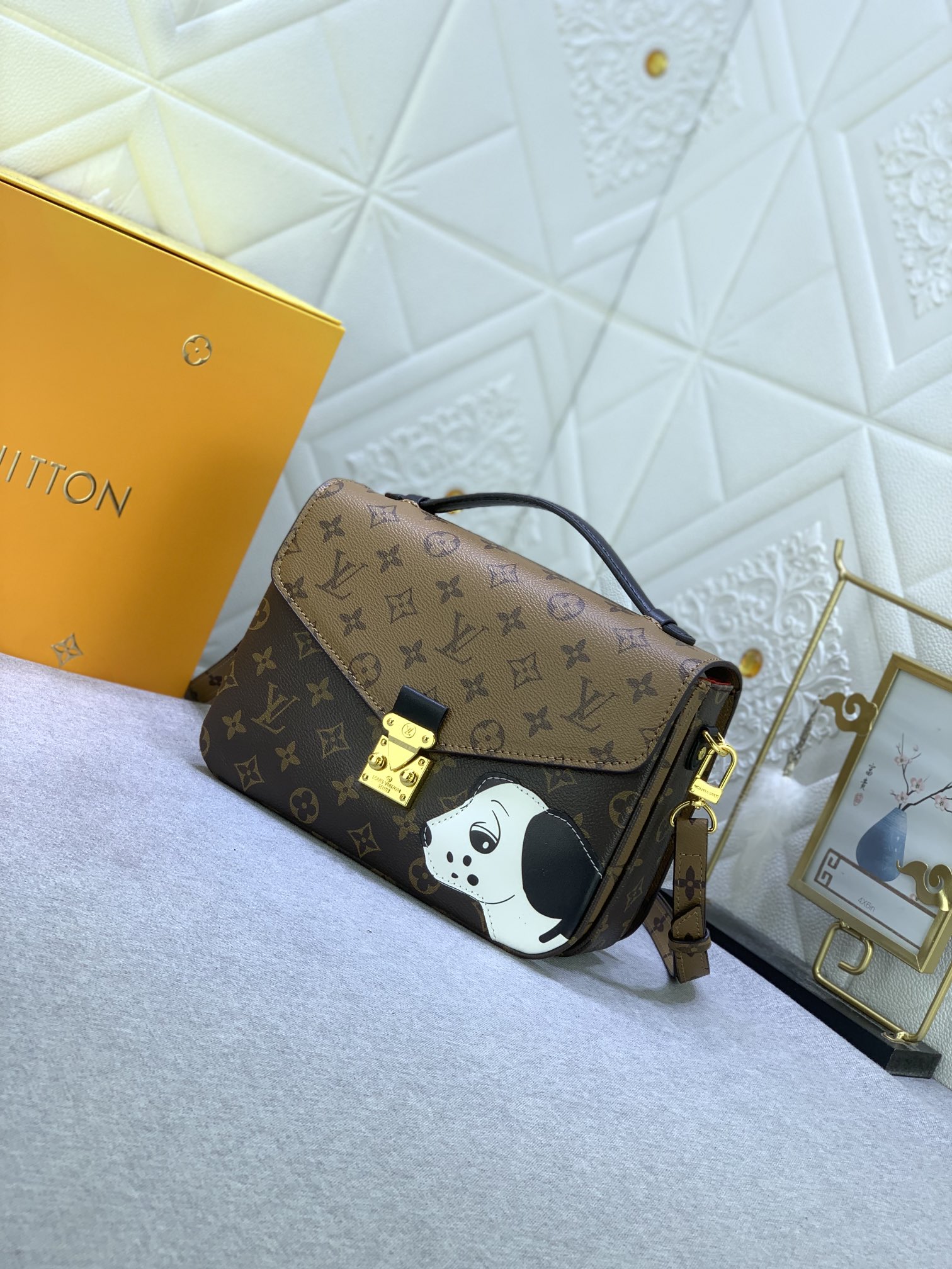LouisVuitton モノグラムキャンバスボディにグレイン牛革のレオパードパッチ付き M47203 M40780 - 画像 (11)