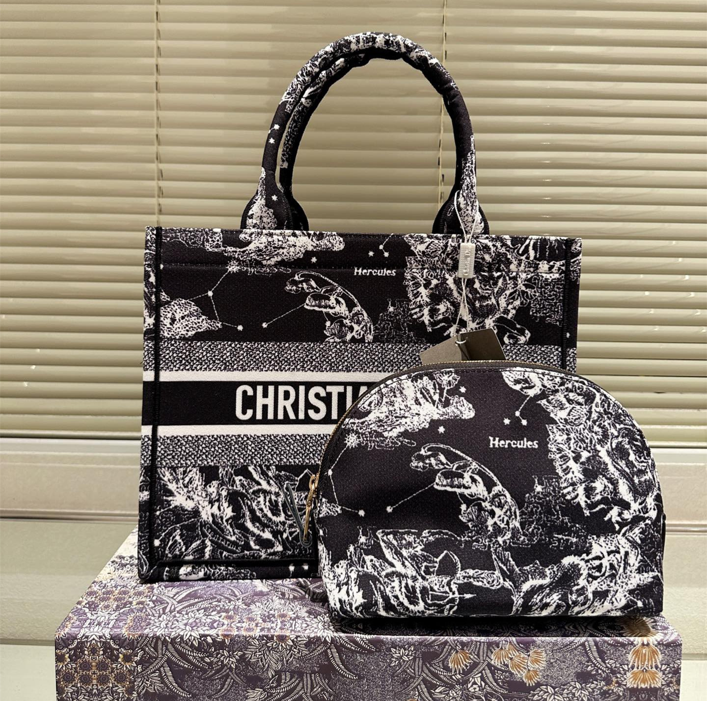 Dior tote 刺繍 ハンドバッグ 小さなバッグが付属しています - 画像 (6)