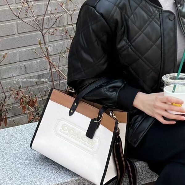 Coach コーチ メッセンジャーバッグ 30*22cm