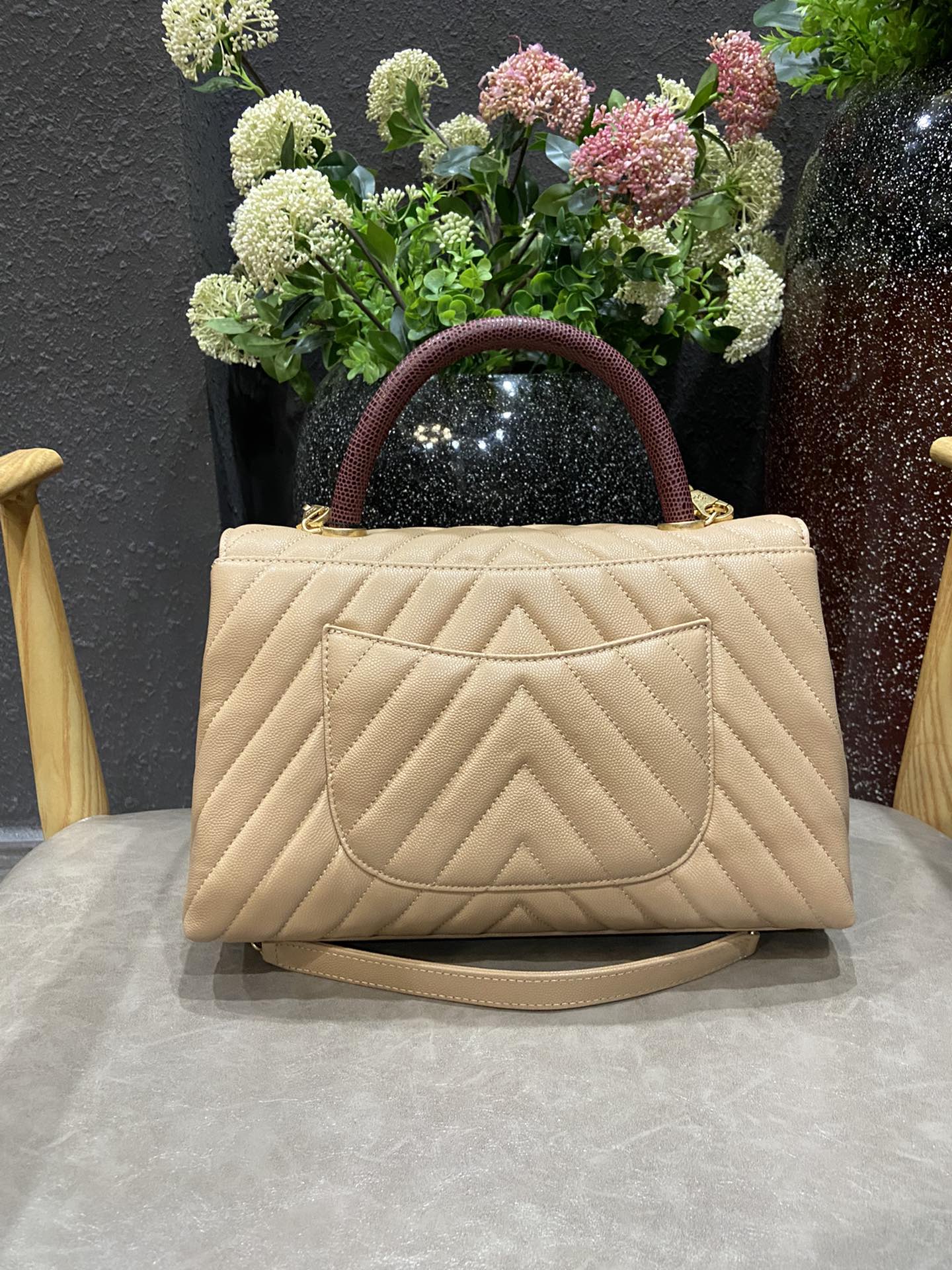 Chanel Cowhide handbag 92991 - 画像 (11)