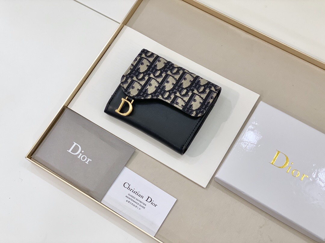 《定番人気♪ギフトにも☆》DIOR 折りたたみ財布-BUYMA - 画像 (9)