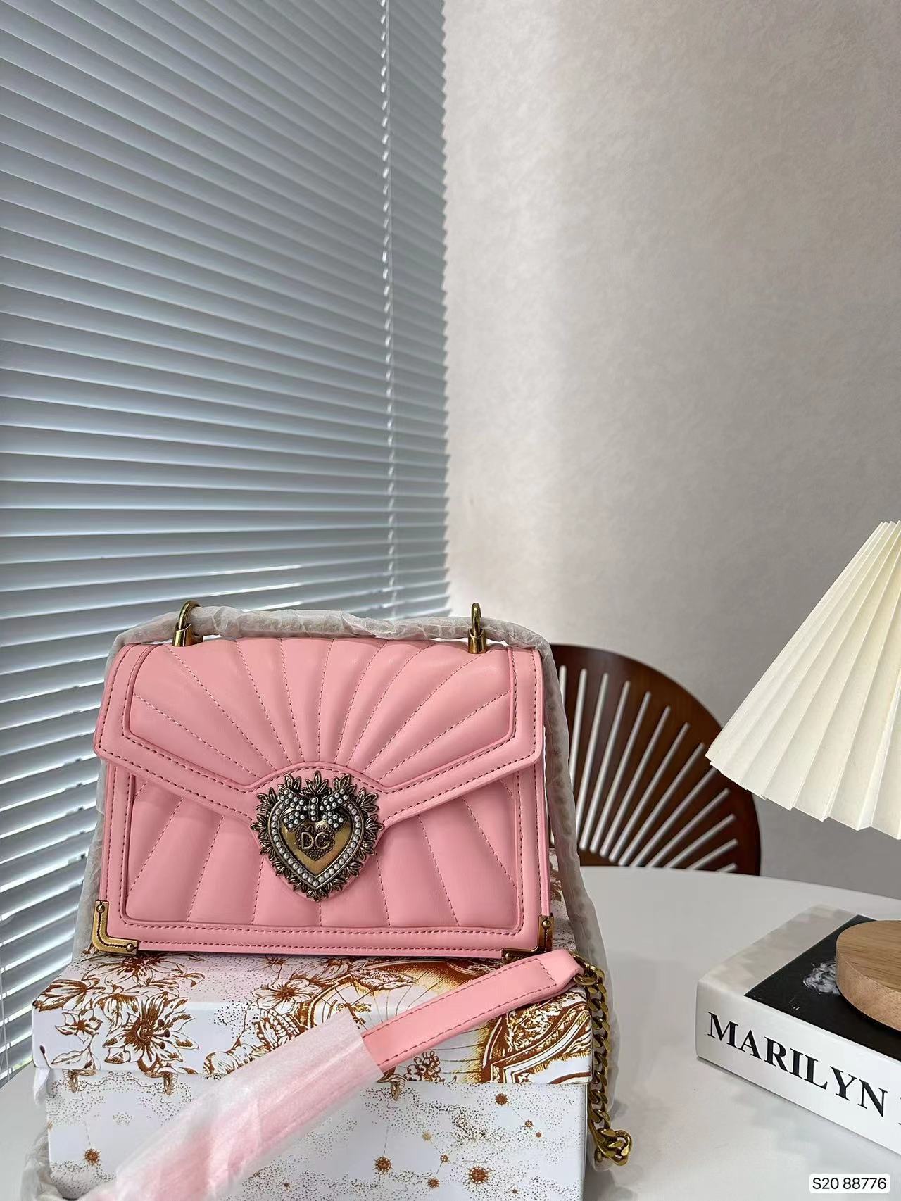 D&G DEVOTION ショルダーバッグ【送料無料】 - 画像 (2)