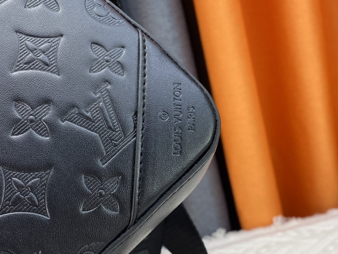 ★Louis Vuitton★フルレザー型押しメッセンジャーバッグ SPRINTER メッセンジャーバッグ M69827 M69443 - 画像 (5)