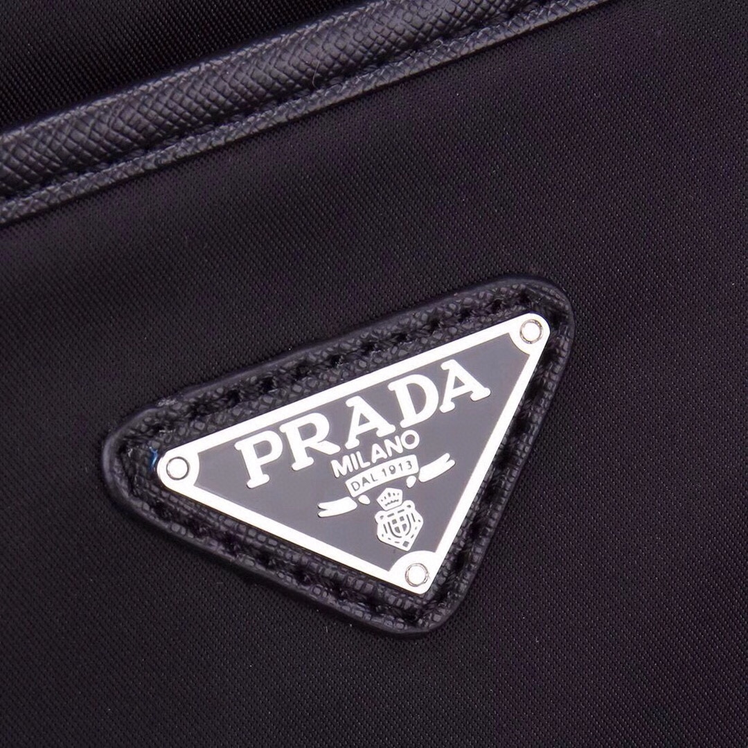 【PRADA 公式 旗艦店】プラダ 斜めがけバッグ 当日出荷 好評に付き再入荷!30*26*6CM - 画像 (3)