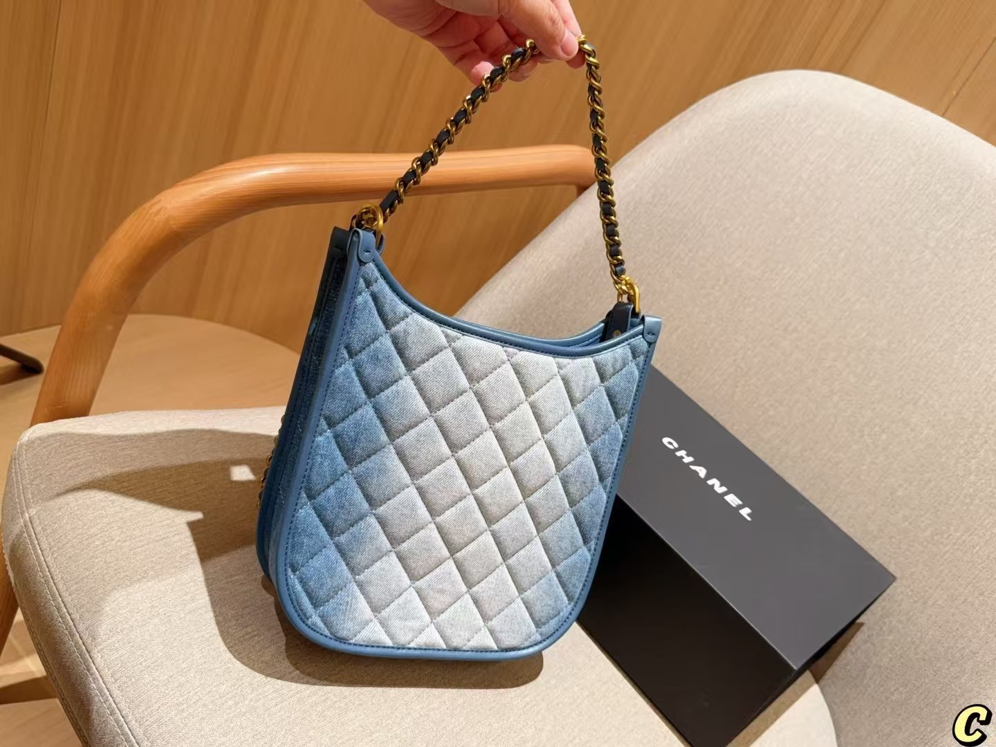 【CHANEL 公式旗艦店】シャネル 斜めがけバ ッグ240723 - 画像 (2)