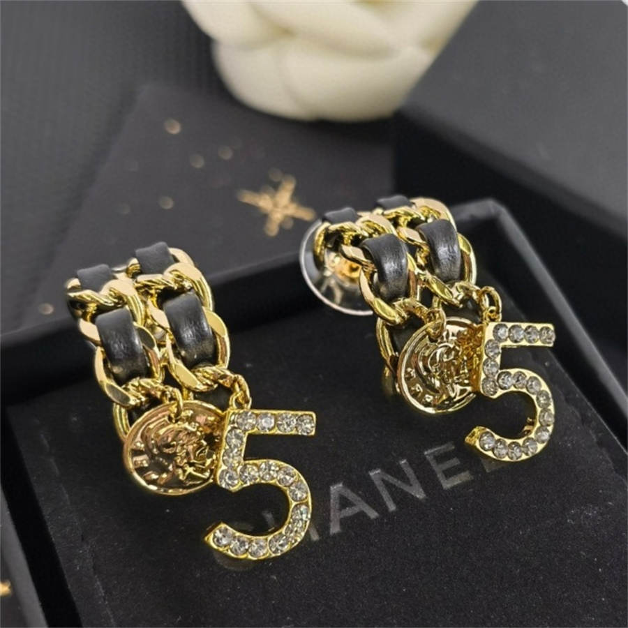 Chanel crystal diamond leather woven tag 5 letter earrings - 画像 (4)