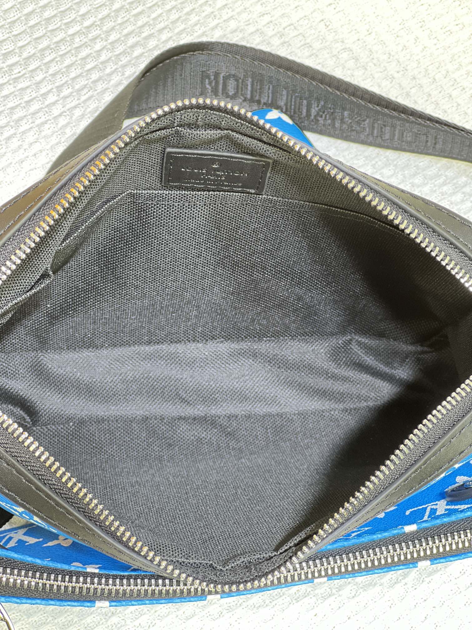 ★LOUIS VUITTON★青い空と白い雲の新しいトリオ メッセンジャー バッグ M58041 - 画像 (9)